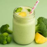 Brokkoli-Smoothie im Sommer: Gemüse mit mehr Vitamin C als Orange, das dem Körper zurückgibt, was durch Schwitzen verloren geht